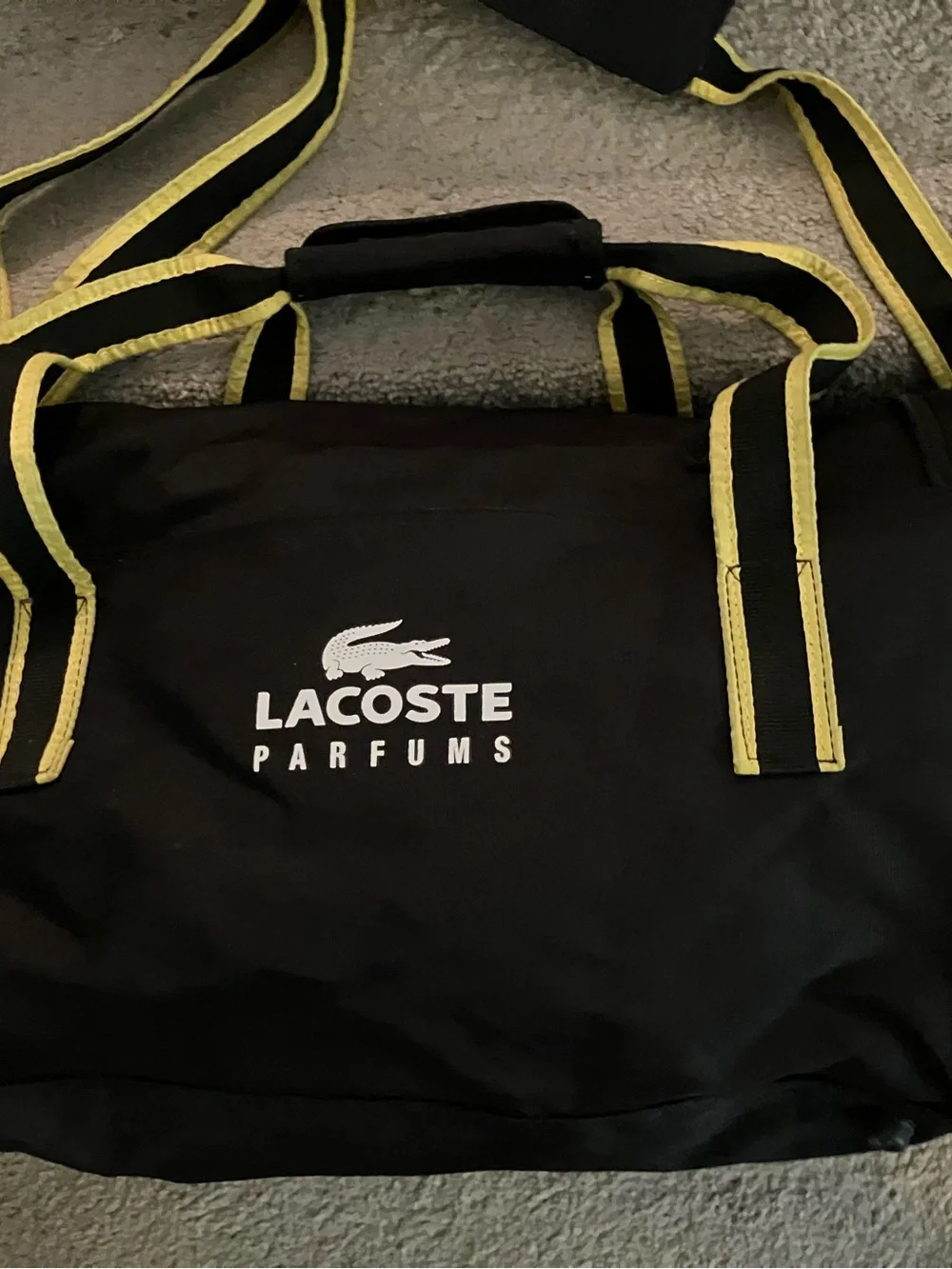 LIKE NEW! LACOSTE PARFUMS CHALLENGE SPORT DUFFEL BAG TRAVEL WEEKENDER